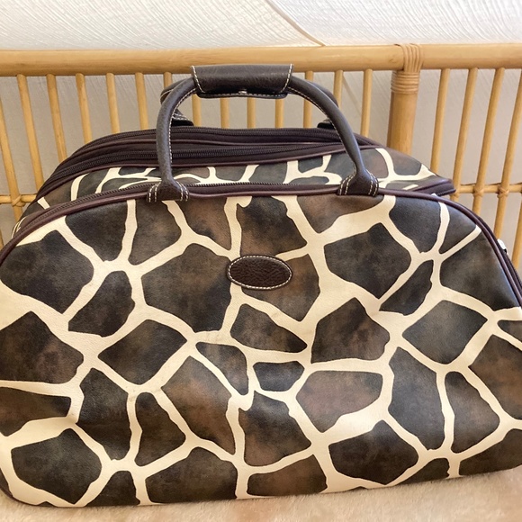 Giraffe print luggage - Picture 1 of 9